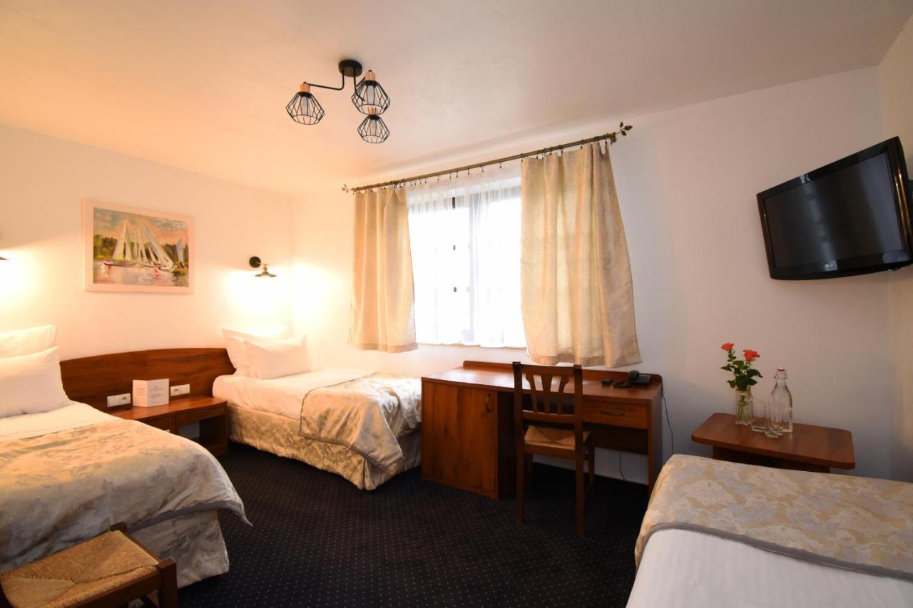 Kraina Jezior Hotel Ostroda Bagian luar foto
