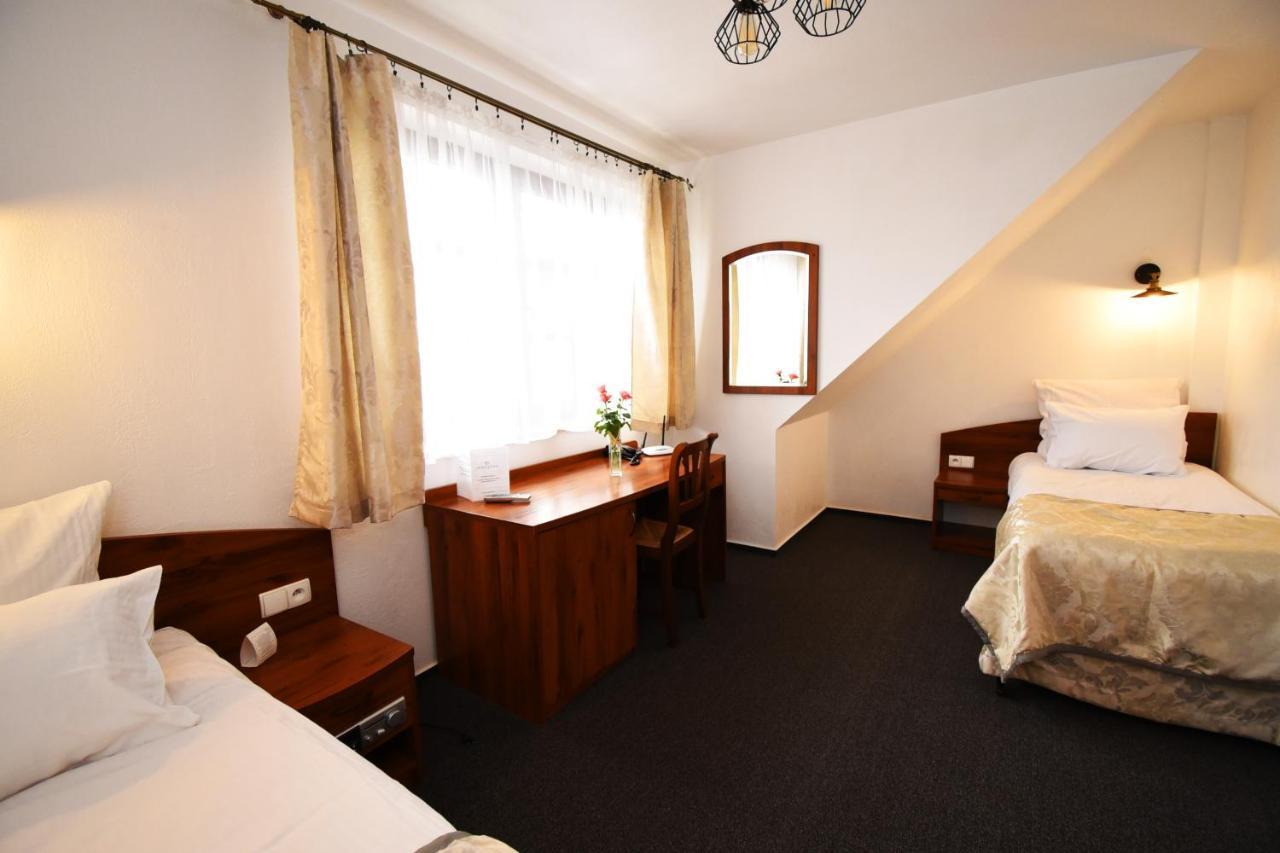 Kraina Jezior Hotel Ostroda Bagian luar foto