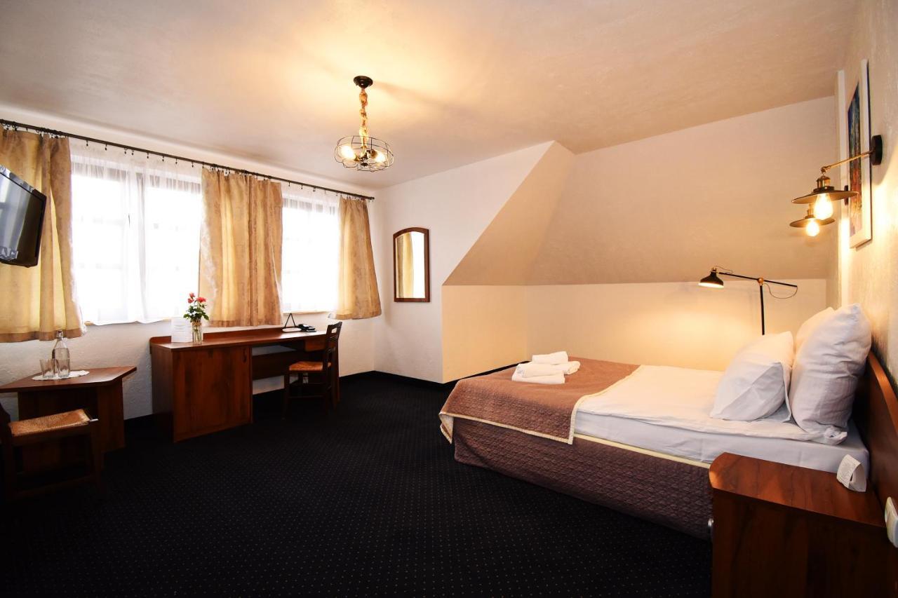 Kraina Jezior Hotel Ostroda Bagian luar foto