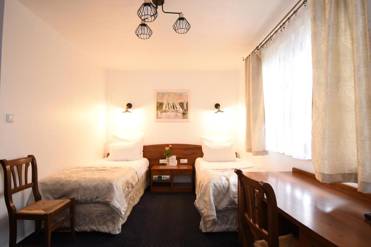 Kraina Jezior Hotel Ostroda Bagian luar foto